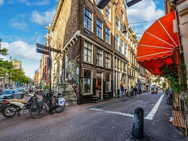 Camera moet Amsterdamse fietspaden vrijhouden van scooters